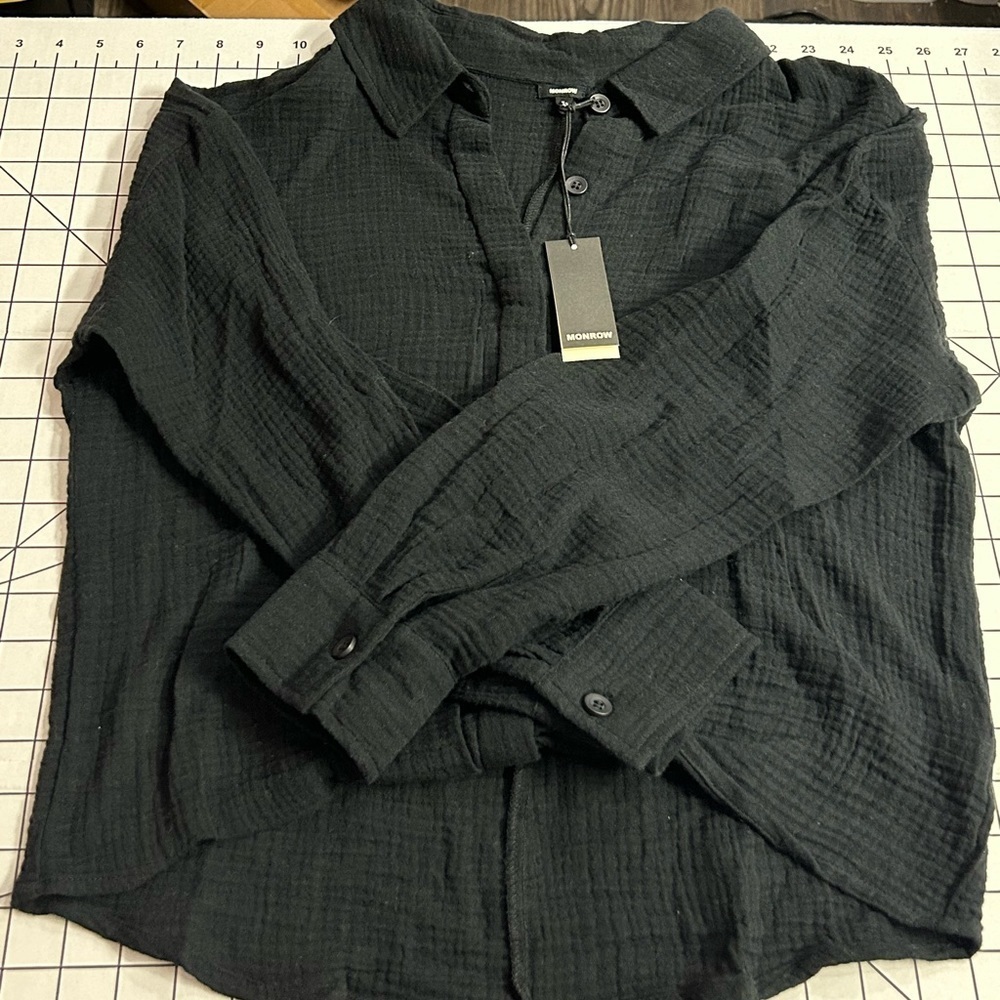 NWT Monrow button down top size Large
